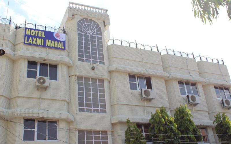 Laxmi Mahal Hotel Udaipur Bagian luar foto